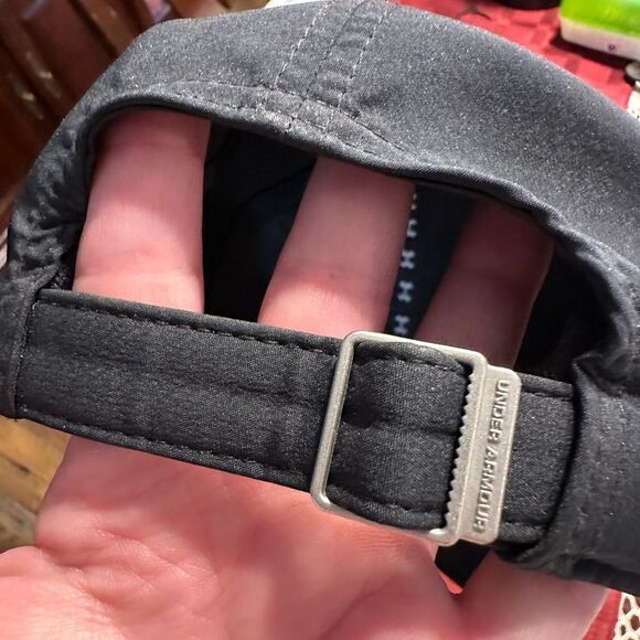 Under Armour Women’s Black ball cap hat Baseball Hat - Picture 3 of 6